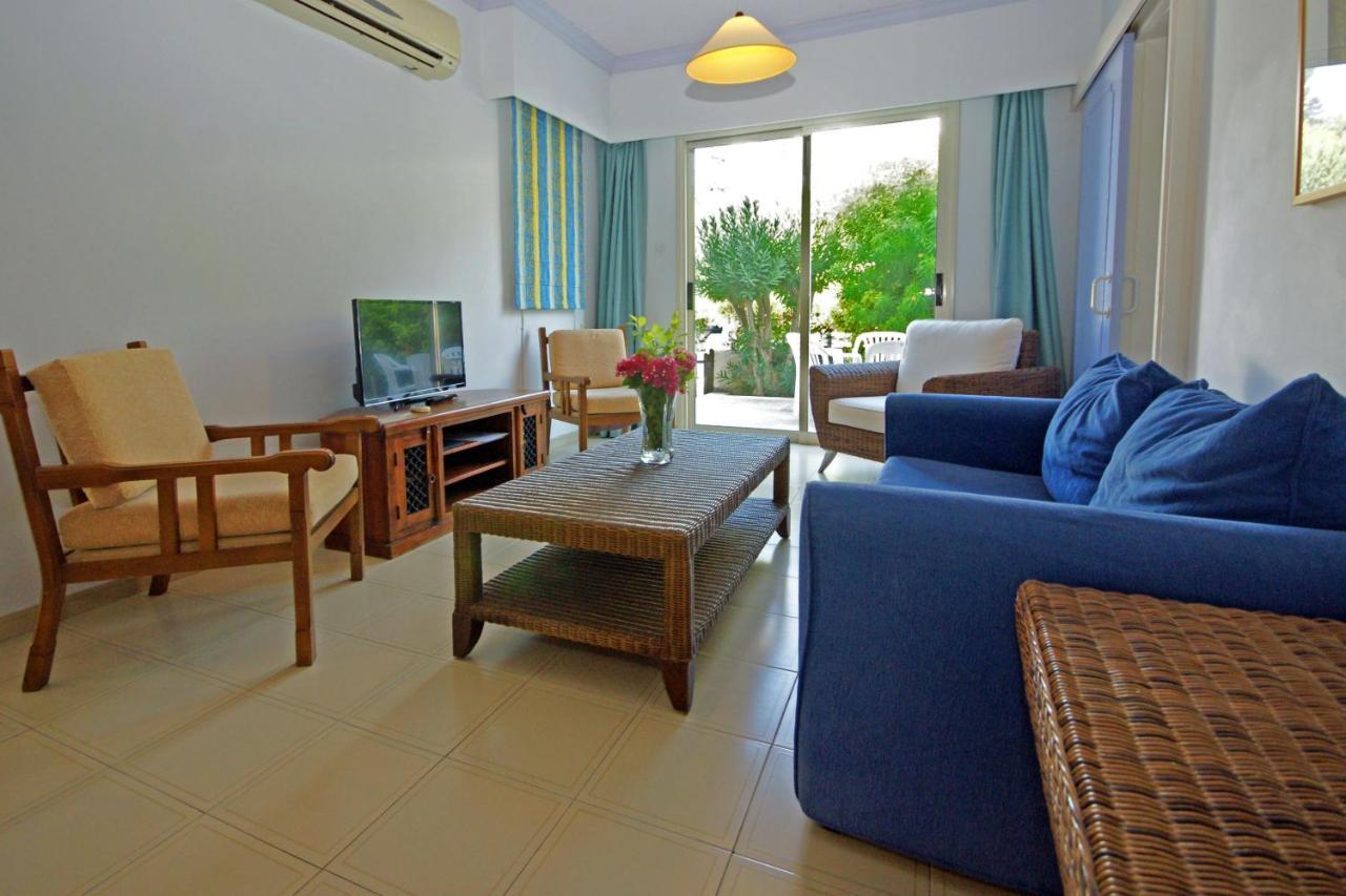 Resitour - Paphos Gardens Lägenhet Exteriör bild